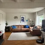 Near Nature, Sauna & Downtown Villa *