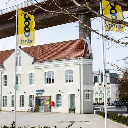 Villa Near Nature, Sauna & Downtown *