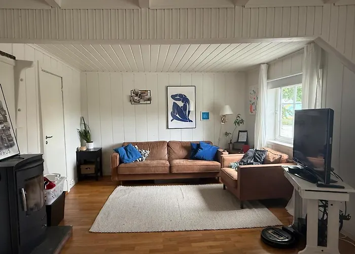 Near Nature, Sauna & Downtown Villa *